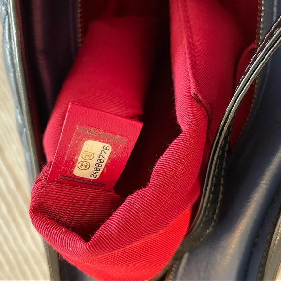 SOLD! 🥳 Chanel Gabrielle Cross body/shoulder bag Navy blue and black base - Picture 13 of 15